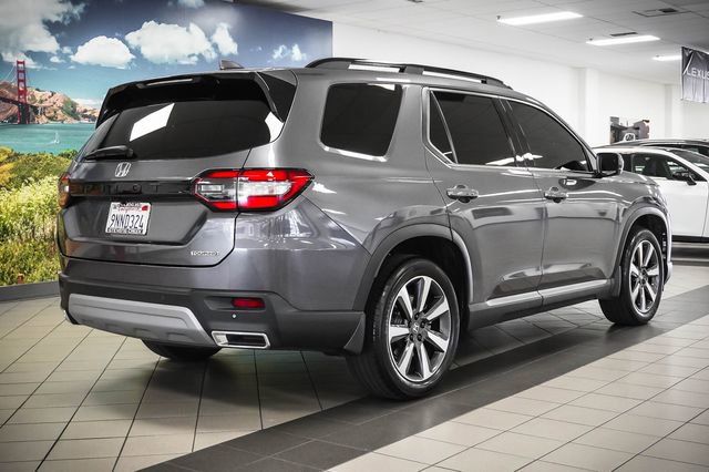Used 2025 Honda Pilot Touring image 6