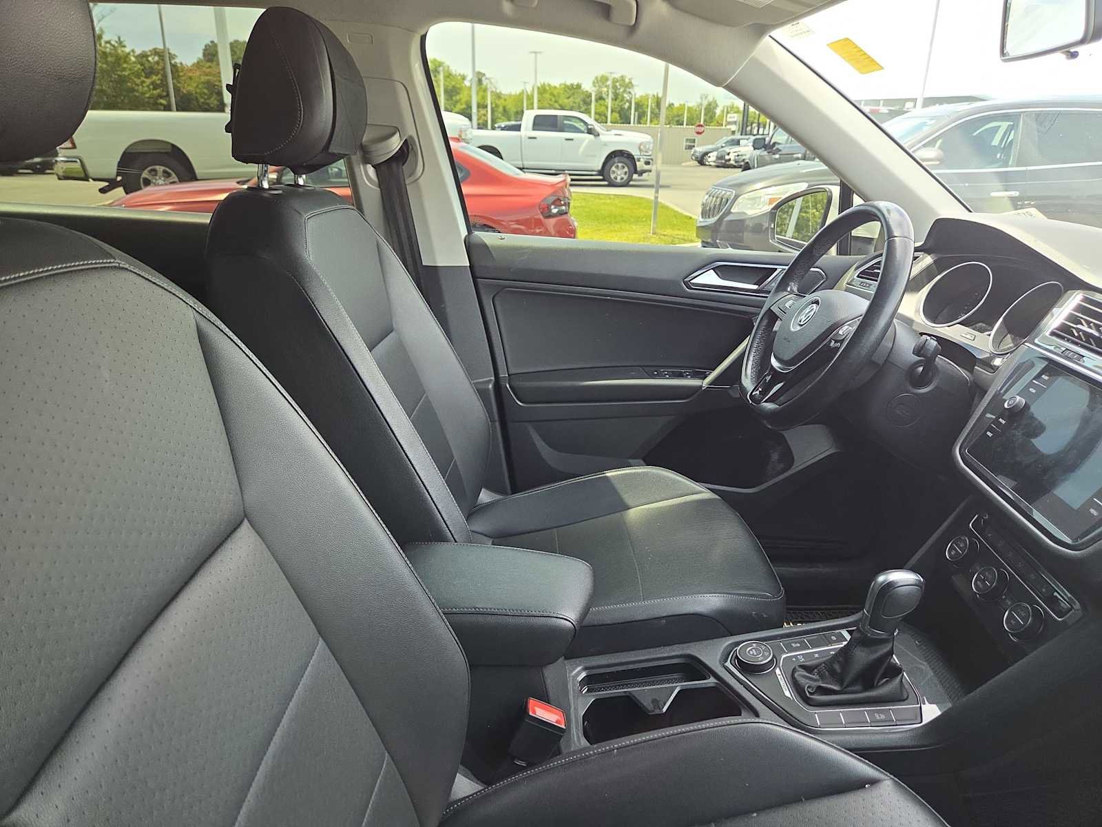 Used 2018 Volkswagen Tiguan SE AWD/4WD image 10