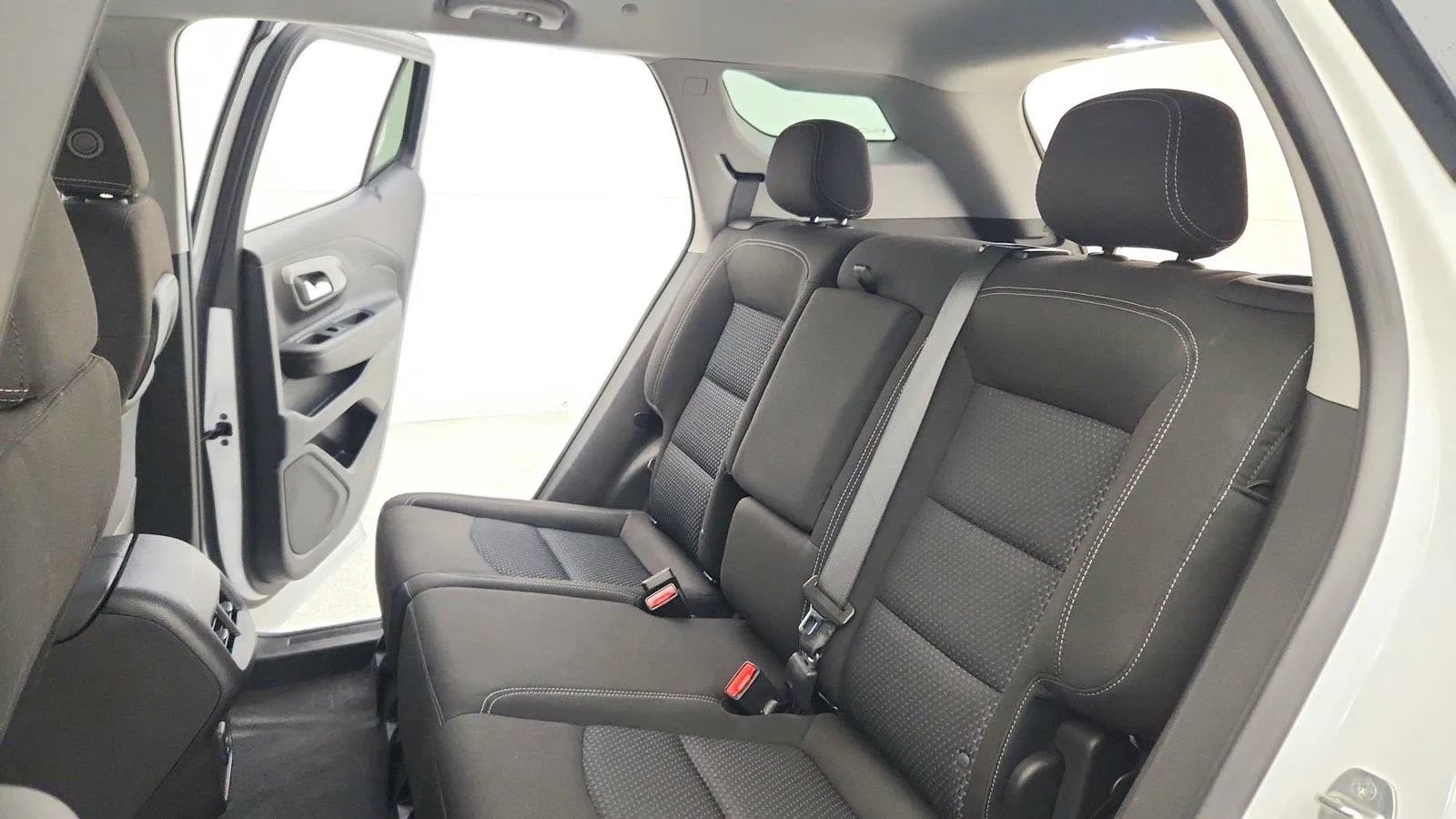 Used 2024 GMC Terrain SLE w/ Driver Convenience Package FWD image 23