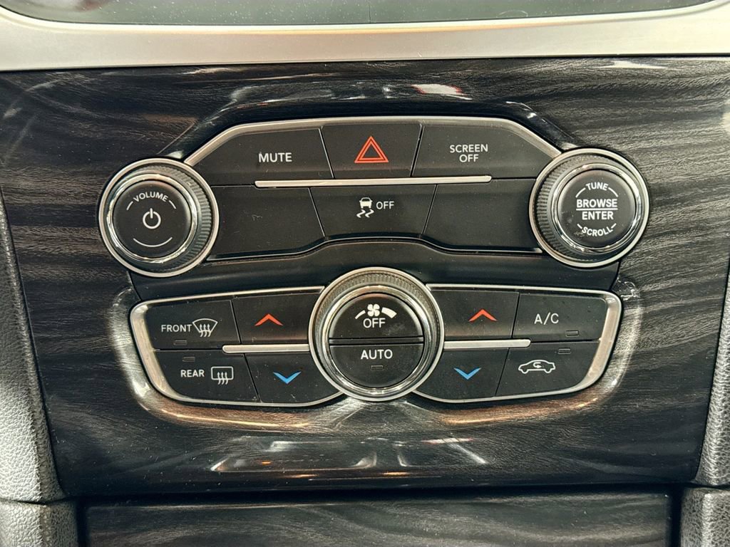 Used 2022 Chrysler 300 Touring w/ Sport Appearance Package image 15