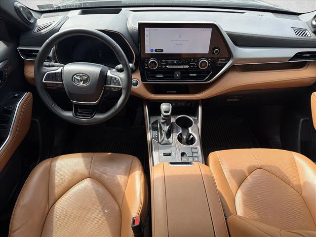 Used 2024 Toyota Highlander Platinum AWD/4WD image 25