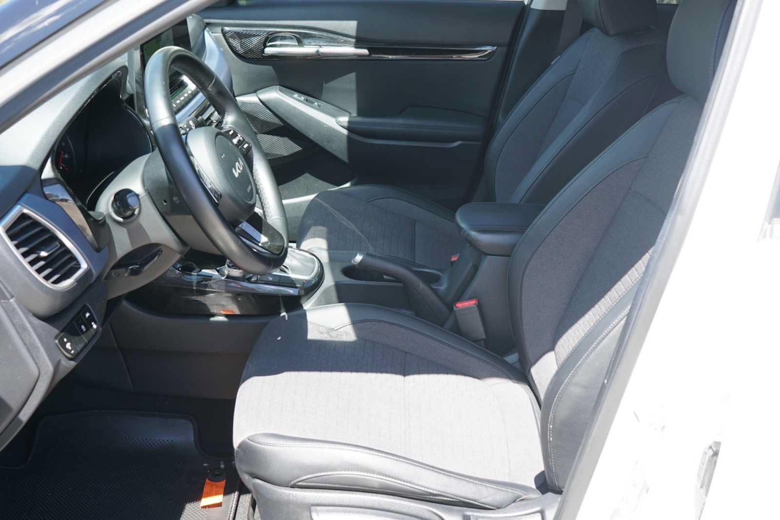 Certified 2022 Kia Seltos Nightfall Edition AWD/4WD image 28