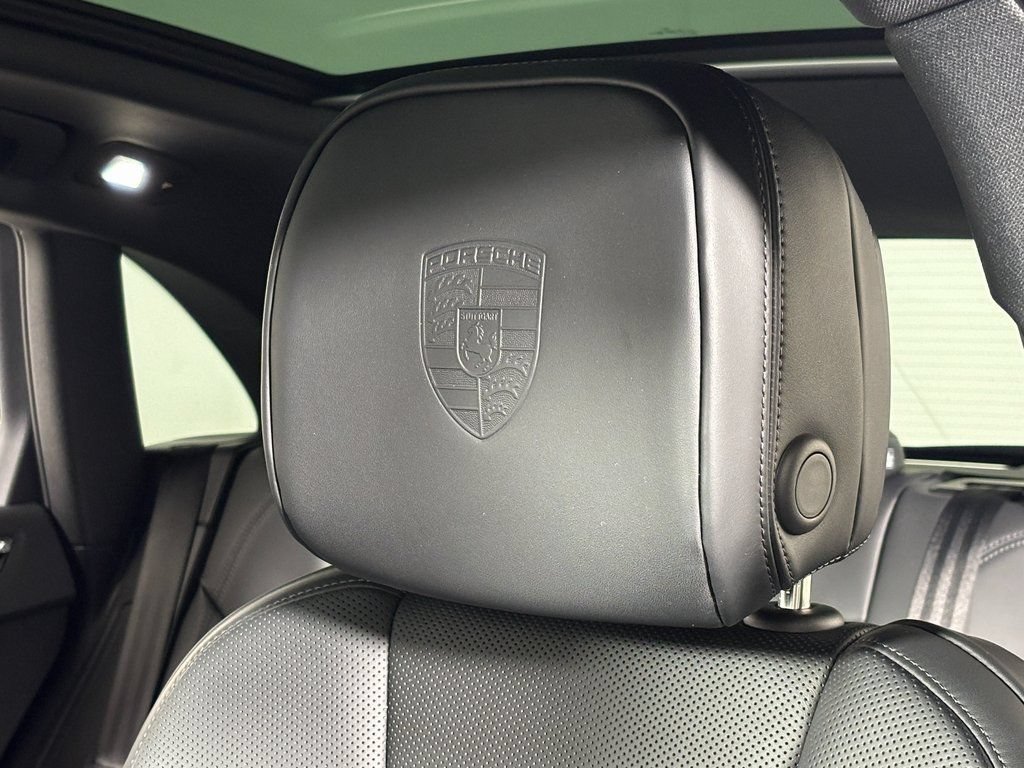 Certified 2026 Porsche Macan AWD/4WD image 18