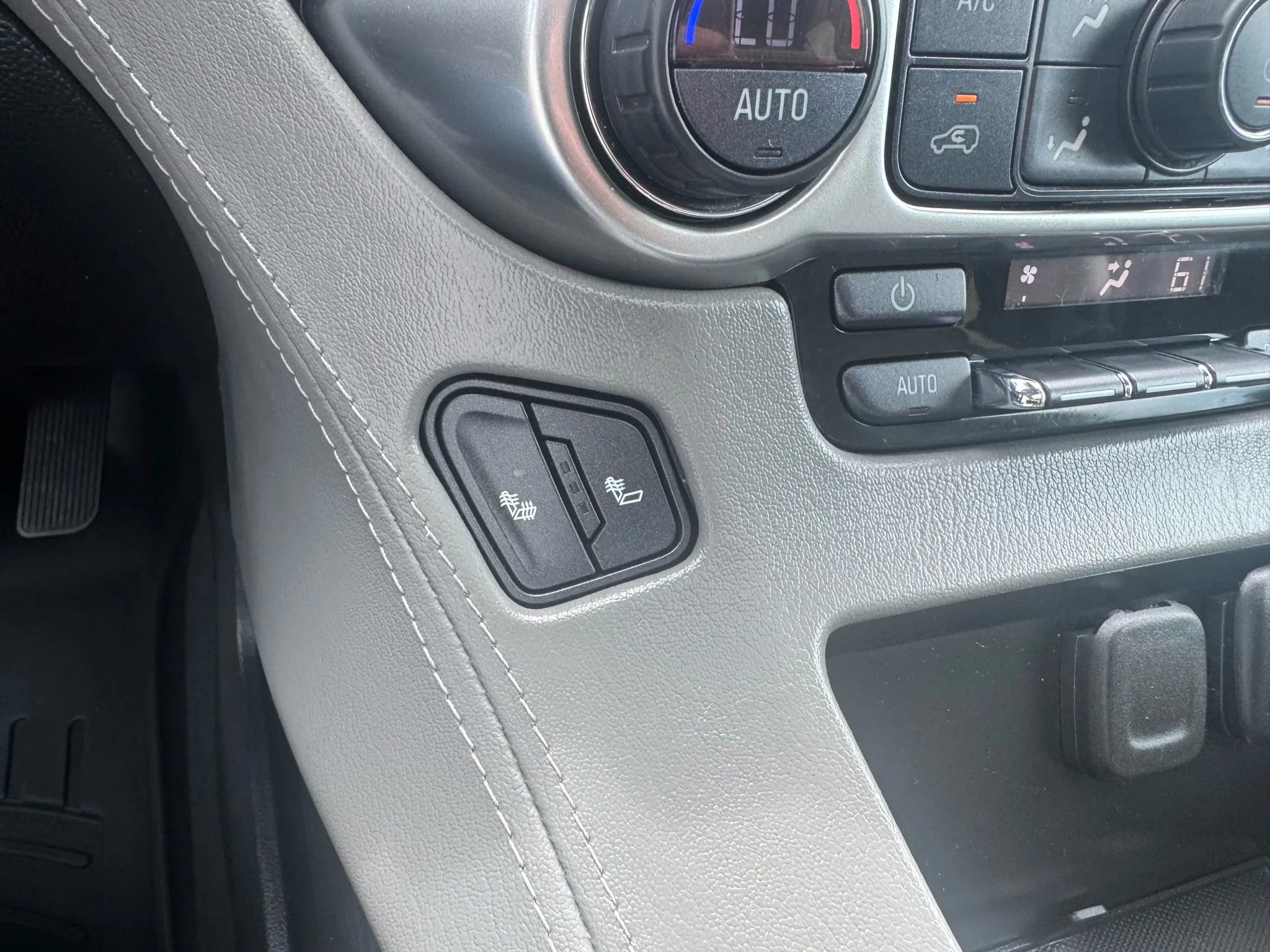 Used 2019 Chevrolet Tahoe LT w/ Luxury Package AWD/4WD image 44