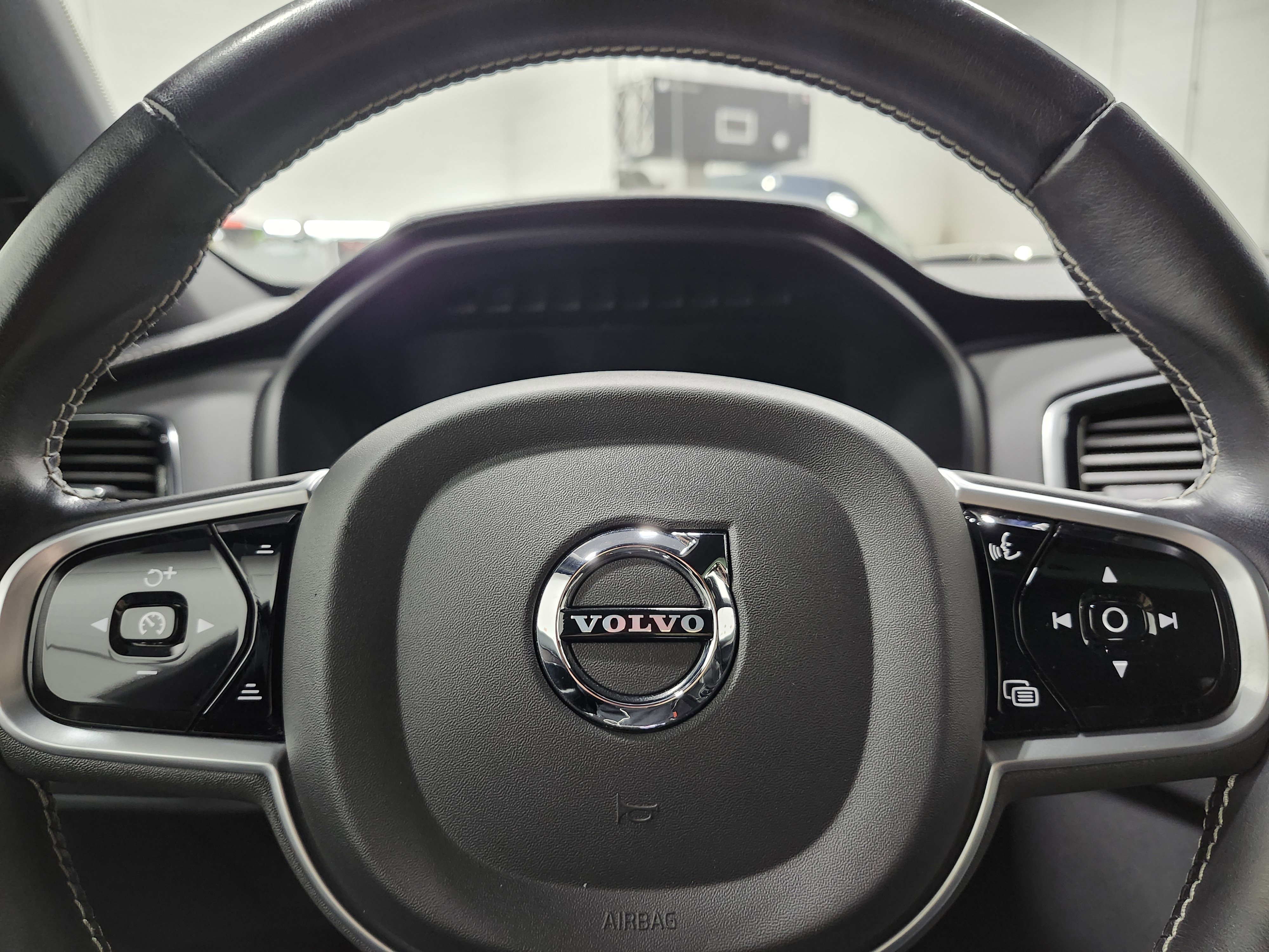 Used 2021 Volvo XC90 T8 R-Design w/ Advanced Package image 33