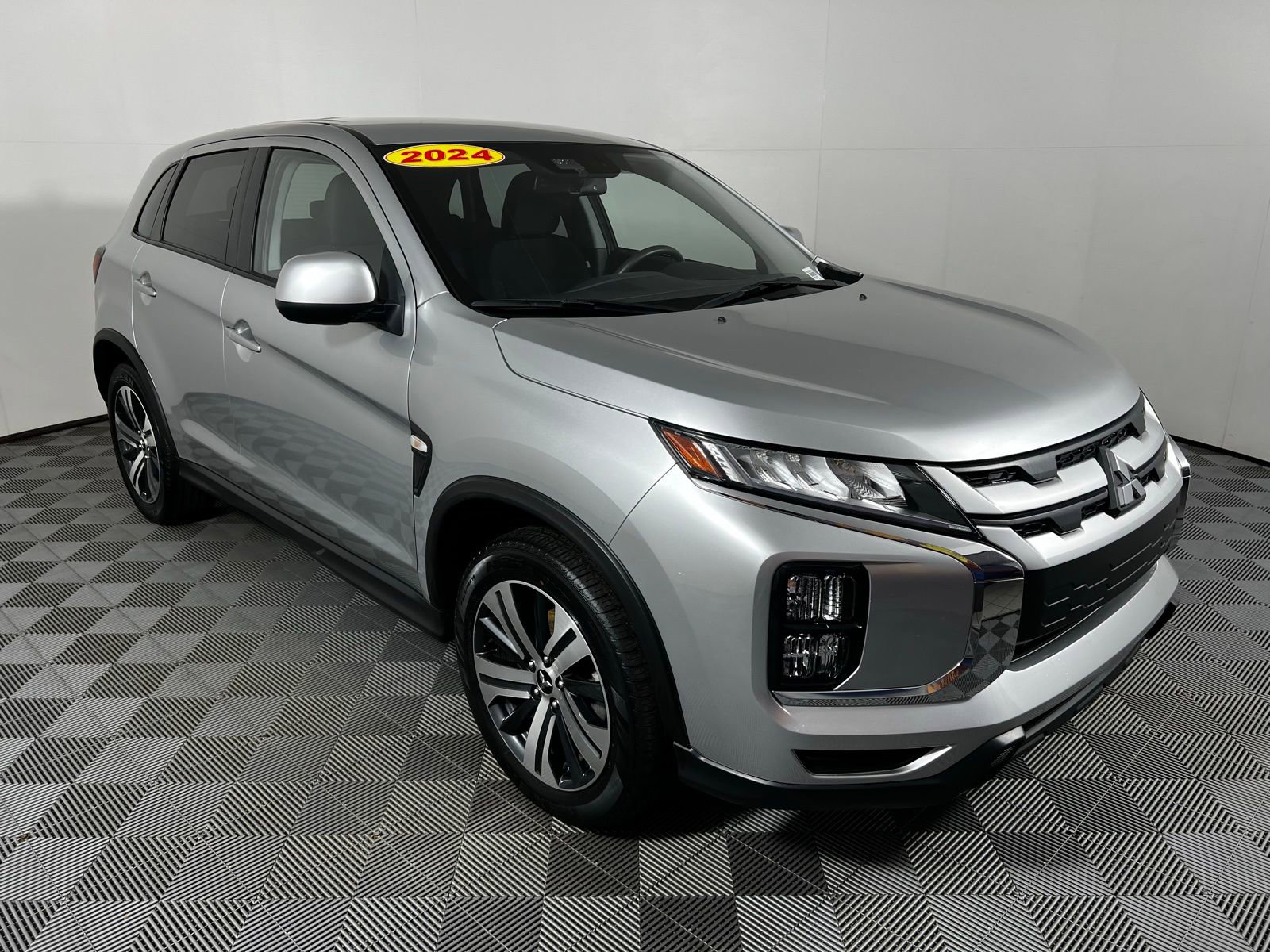 Used 2024 Mitsubishi Outlander Sport ES image 3