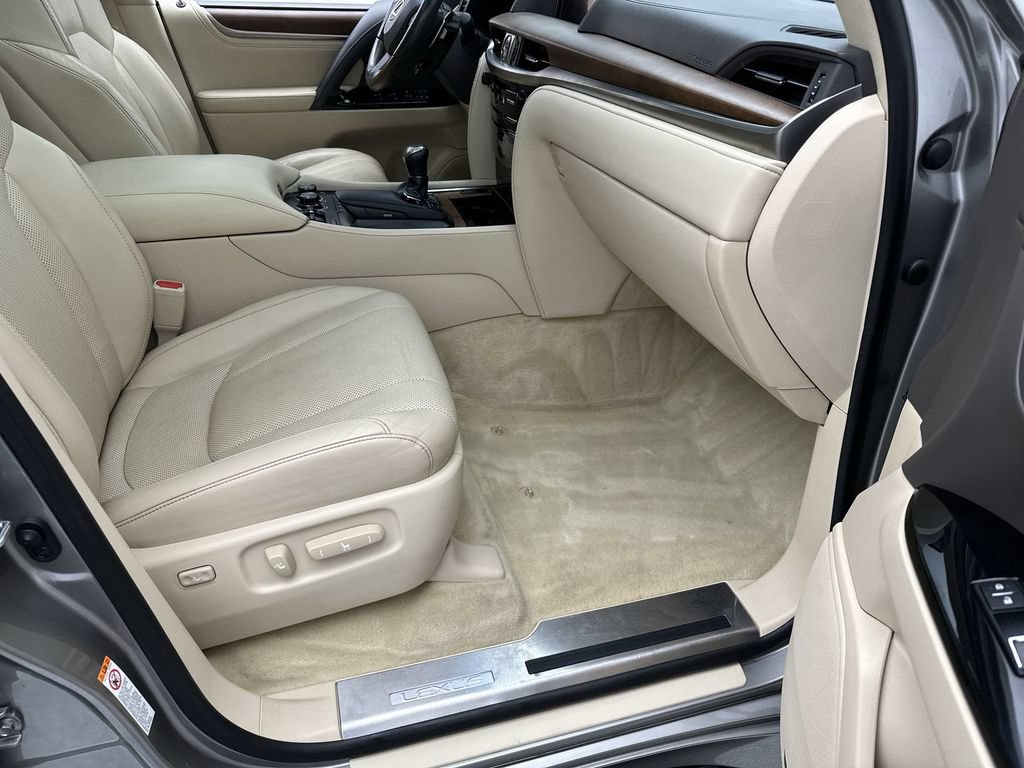Used 2018 Lexus LX 570 4WD w/ Luxury Package image 26