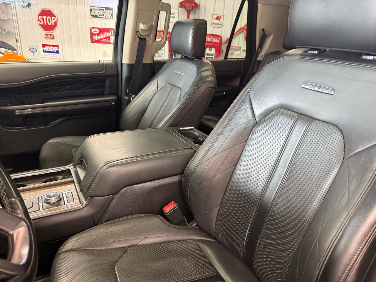 Used 2019 Ford Expedition Platinum AWD/4WD image 18