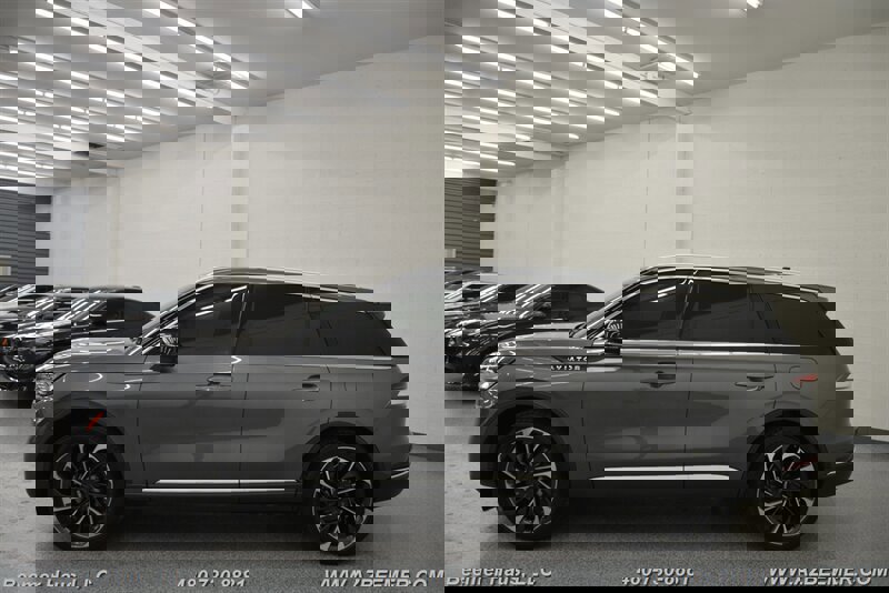 Used 2023 Lincoln Aviator Reserve w/ Equipment Group 201A image 4