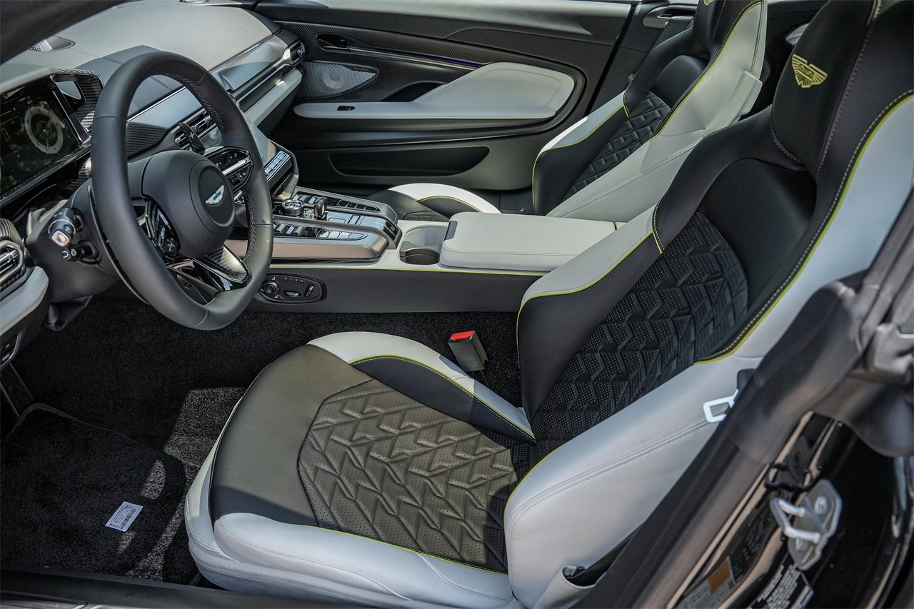 New 2025 Aston Martin Vanquish Coupe image 23