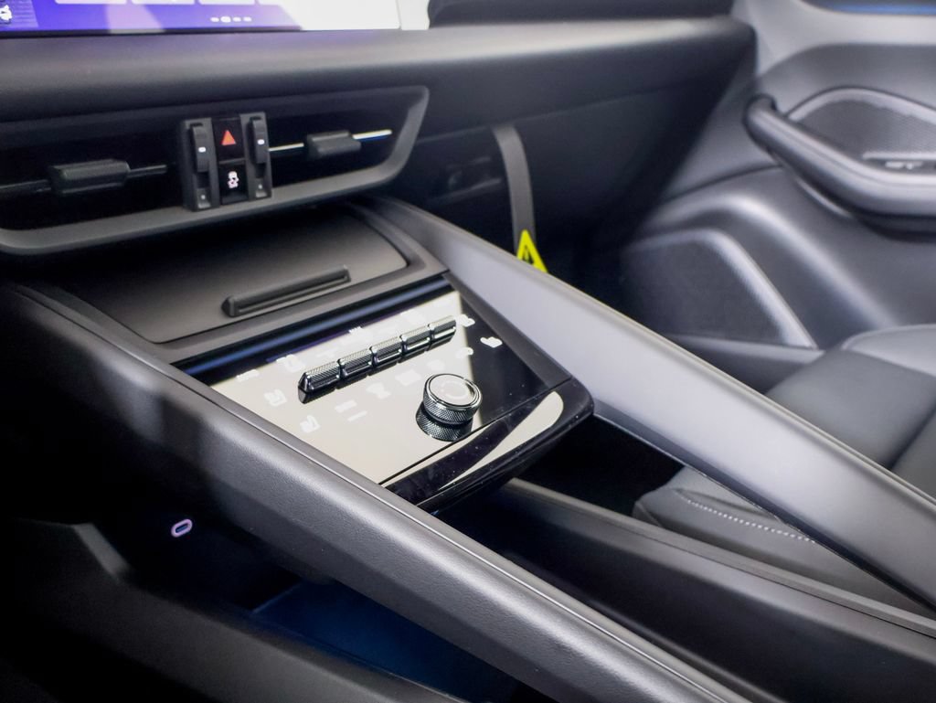 New 2026 Porsche Macan 4 Electric AWD/4WD image 23