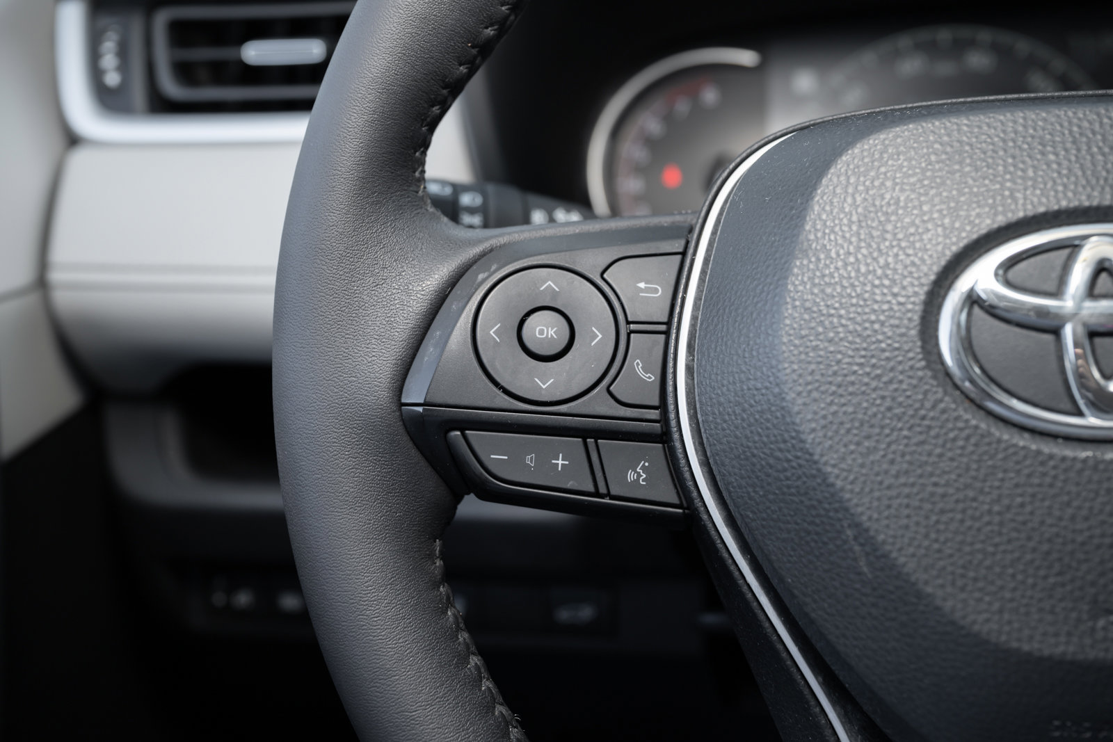 Used 2023 Toyota RAV4 XLE Premium image 24