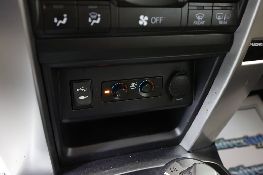 Used 2015 Toyota 4Runner Limited AWD/4WD image 37