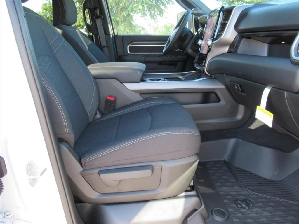 New 2026 RAM 3500 Big Horn AWD/4WD image 11