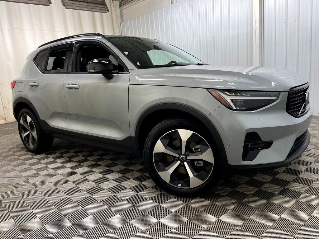 Used 2026 Volvo XC40 B5 Plus w/ Protection Package Premier image 49