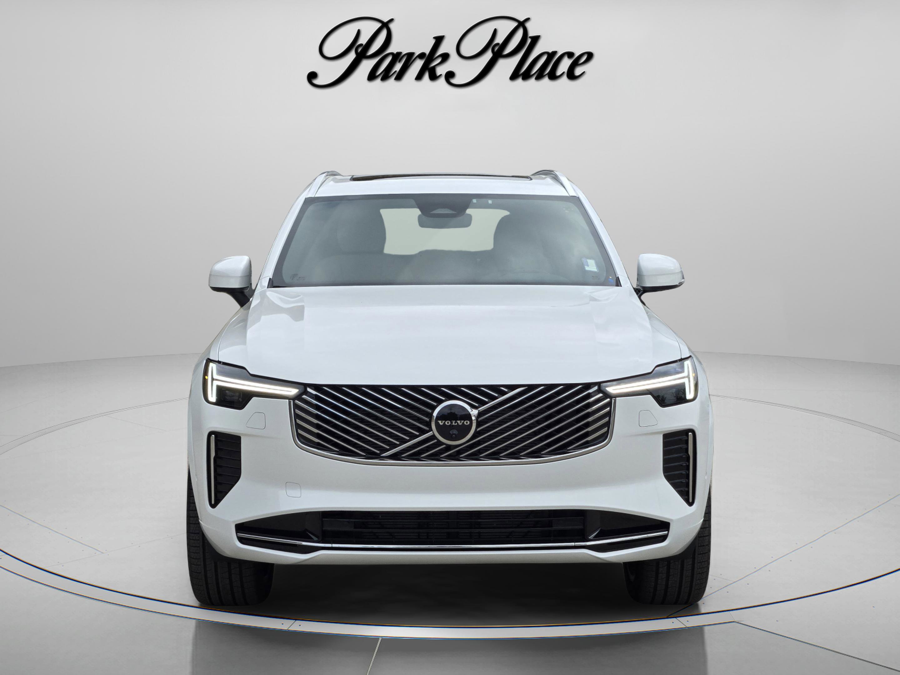 Used 2026 Volvo XC90 B5 Plus w/ Protection Package Premier image 9