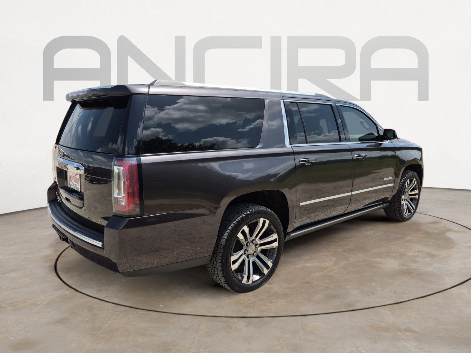 Used 2017 GMC Yukon XL Denali w/ Open Road Package AWD/4WD image 10