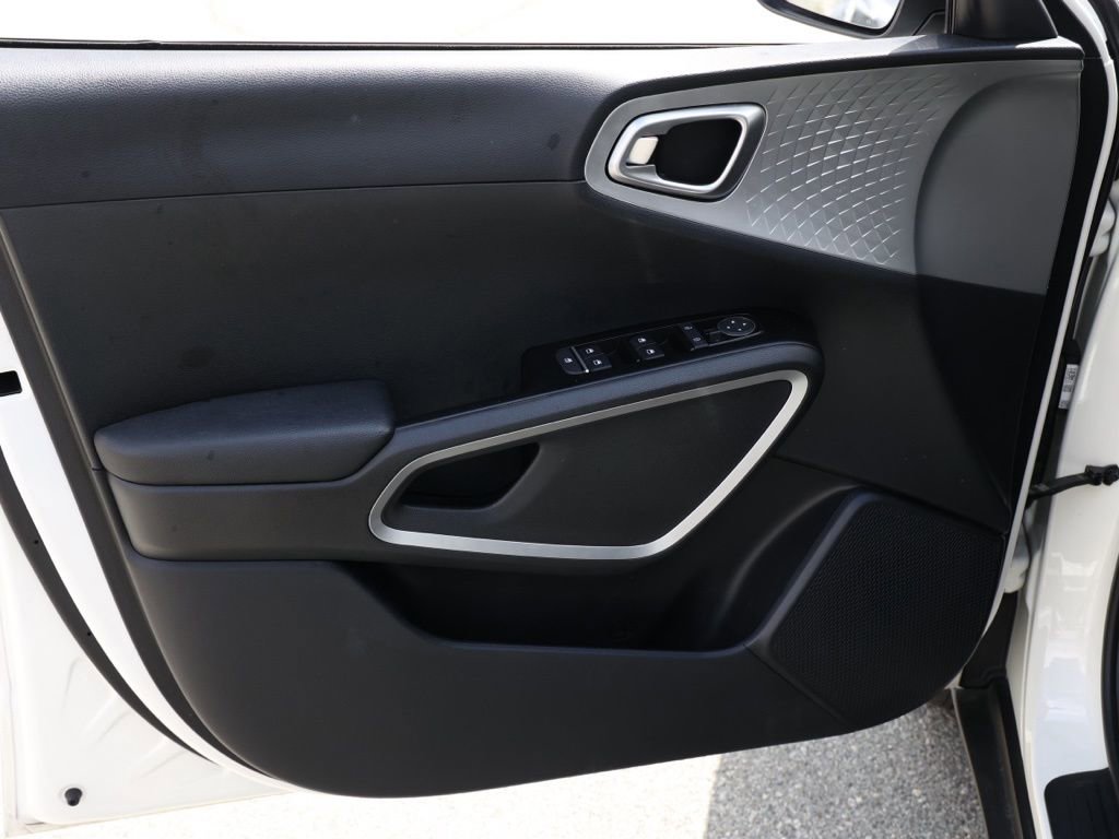 Used 2023 Kia Soul S image 23