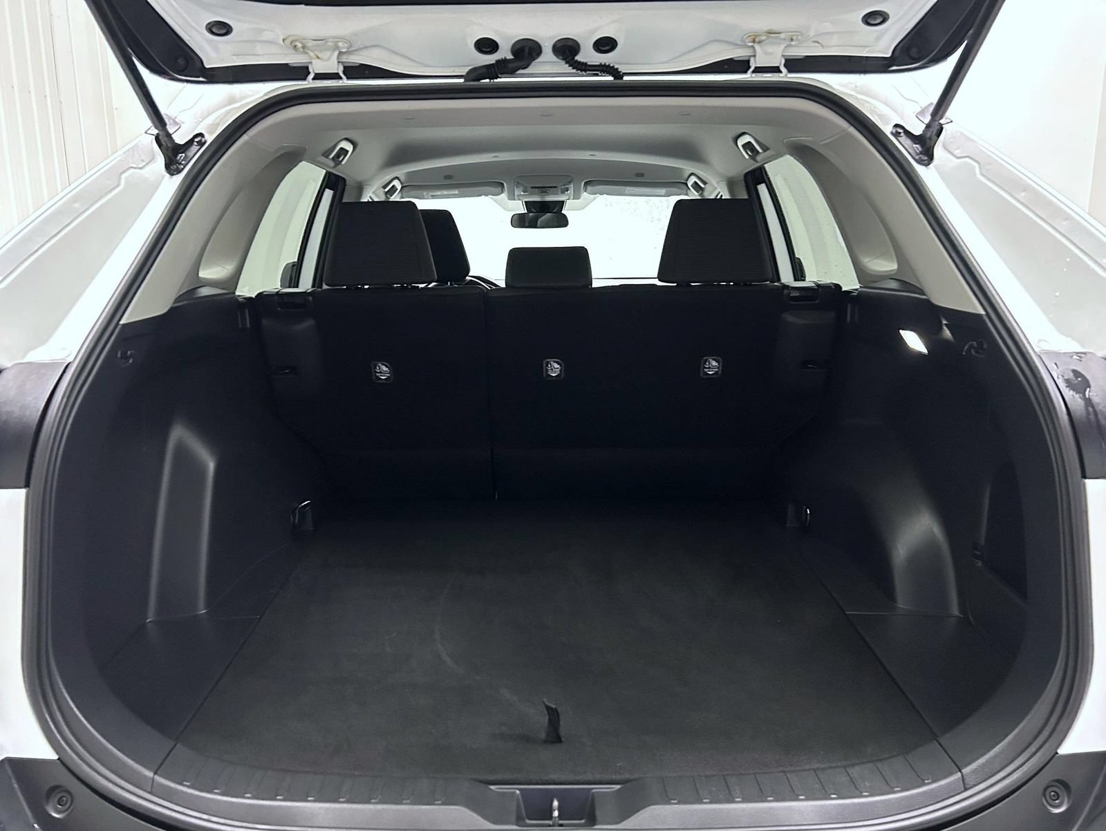Used 2025 Toyota RAV4 LE AWD/4WD image 21