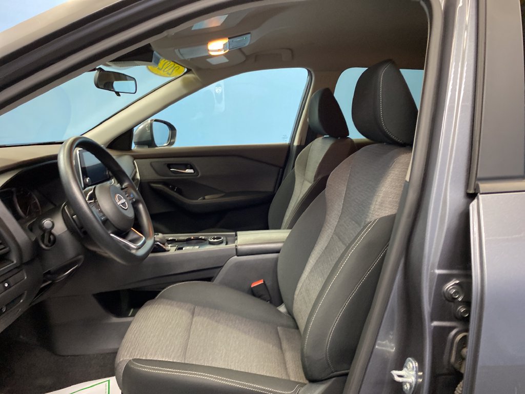 Used 2023 Nissan Rogue SV AWD/4WD image 9