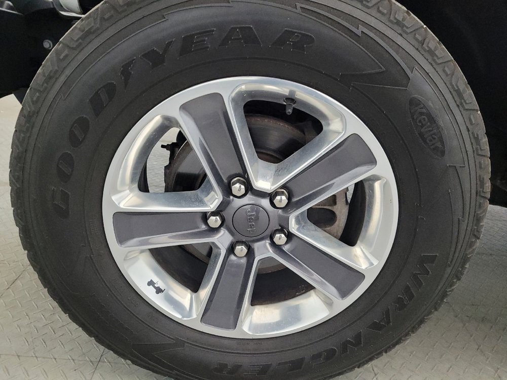 Used 2020 Jeep Wrangler Unlimited Sahara AWD/4WD image 31