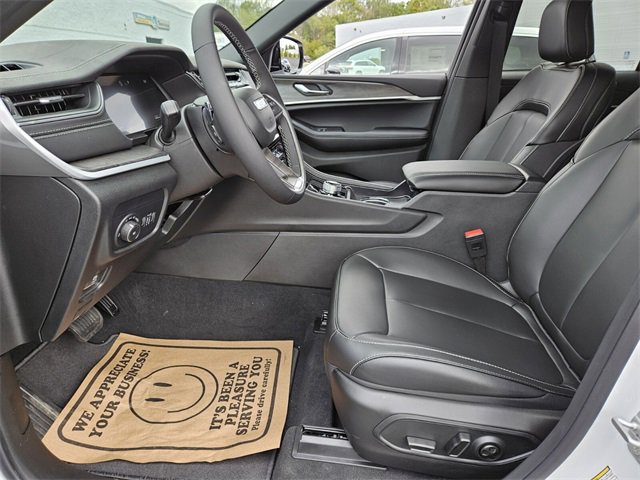 New 2025 Jeep Grand Cherokee Limited image 4