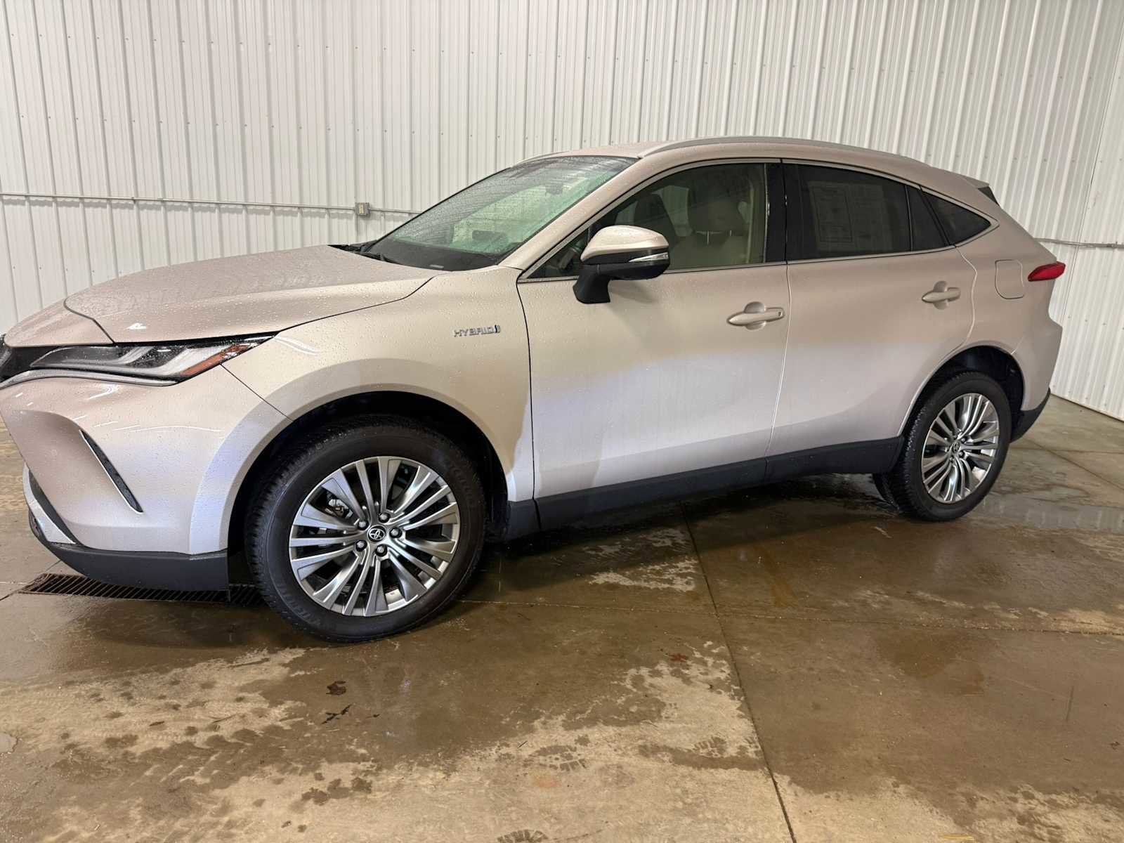 Certified 2021 Toyota Venza Limited image 2