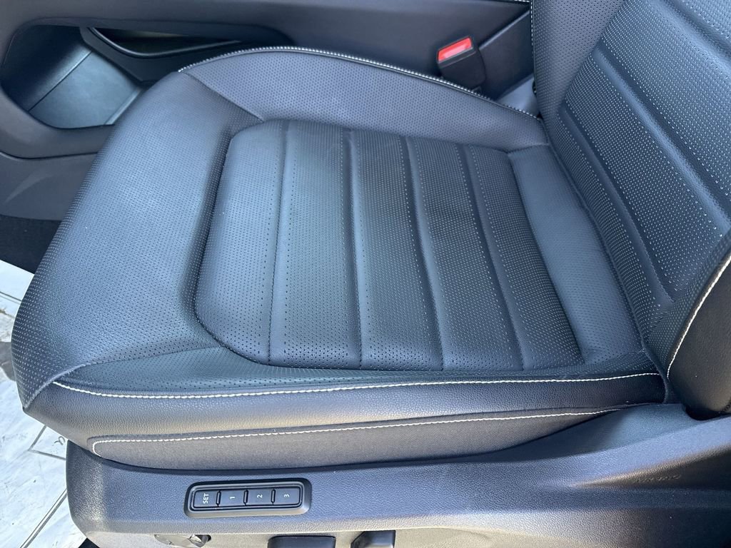 Certified 2025 Volkswagen Atlas SEL image 9