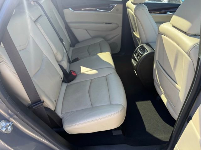 Used 2017 Cadillac XT5 Premium Luxury FWD image 38