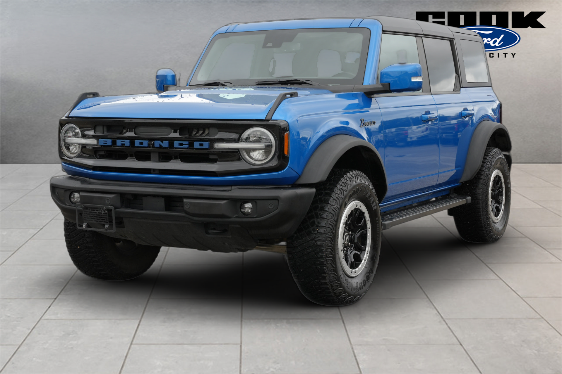 Certified 2023 Ford Bronco Outer Banks w/ Sasquatch Package AWD/4WD image 1