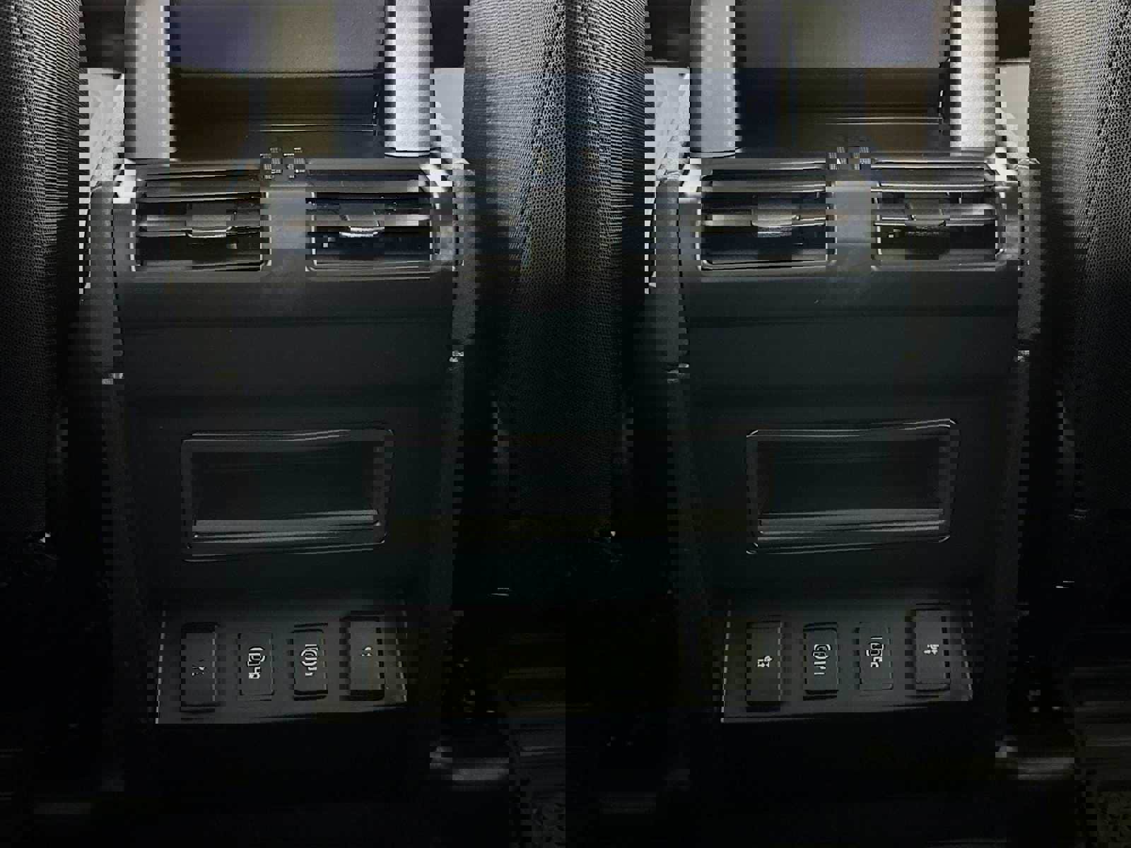 Certified 2022 Land Rover Defender 110 image 22