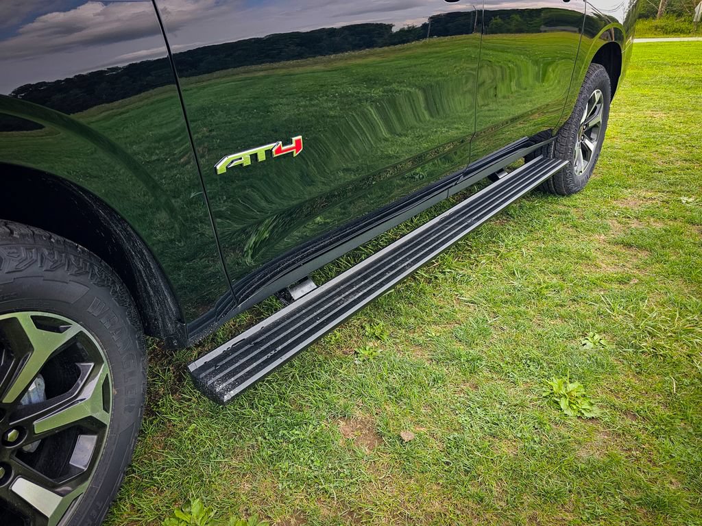 New 2026 GMC Yukon XL AT4 Ultimate w/ LPO, Floor Liner Package AWD/4WD image 9