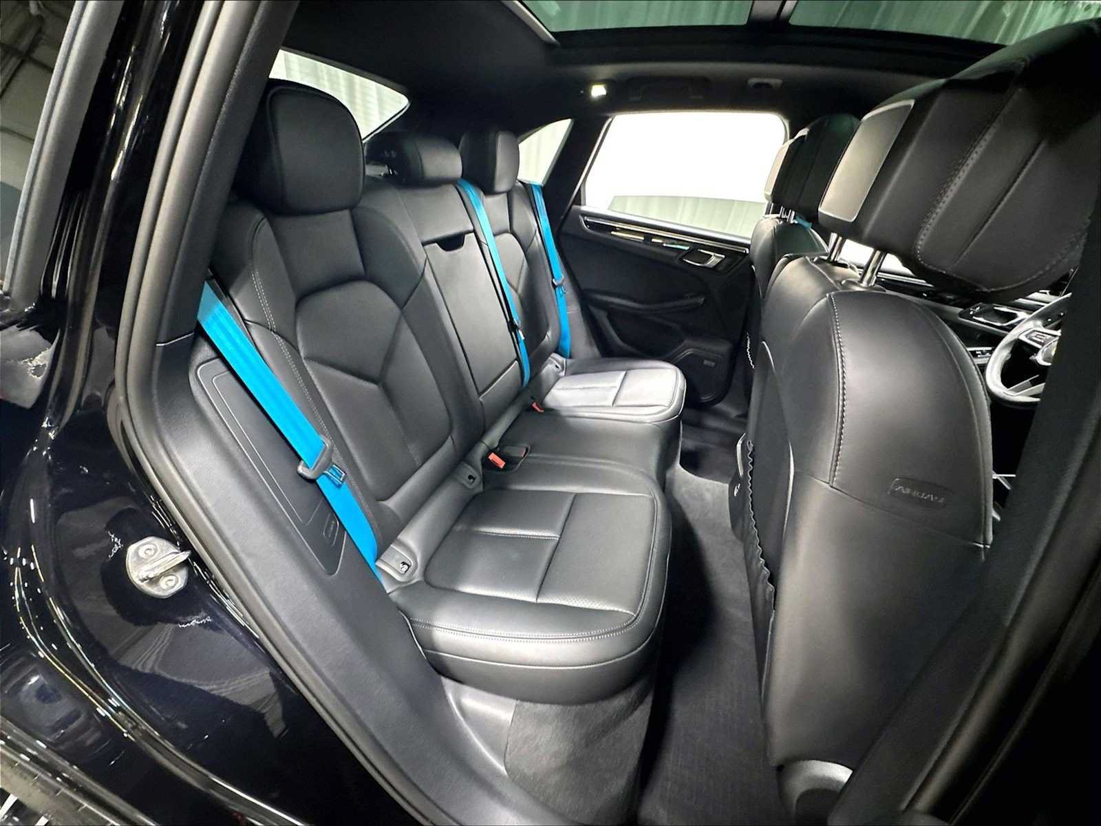 Used 2026 Porsche Macan AWD/4WD image 31