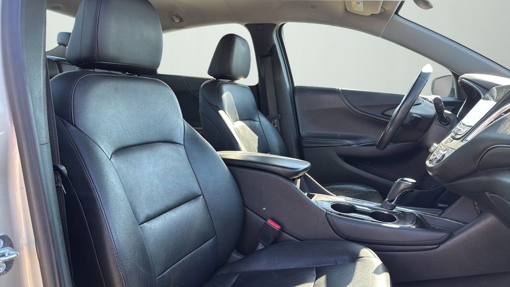 Used 2016 Chevrolet Malibu LT w/ Leather Package image 9