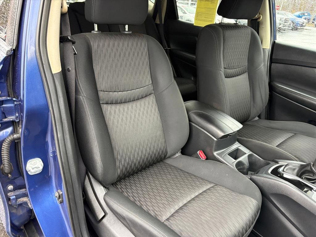 Used 2017 Nissan Rogue S w/ S Appearance Package image 18