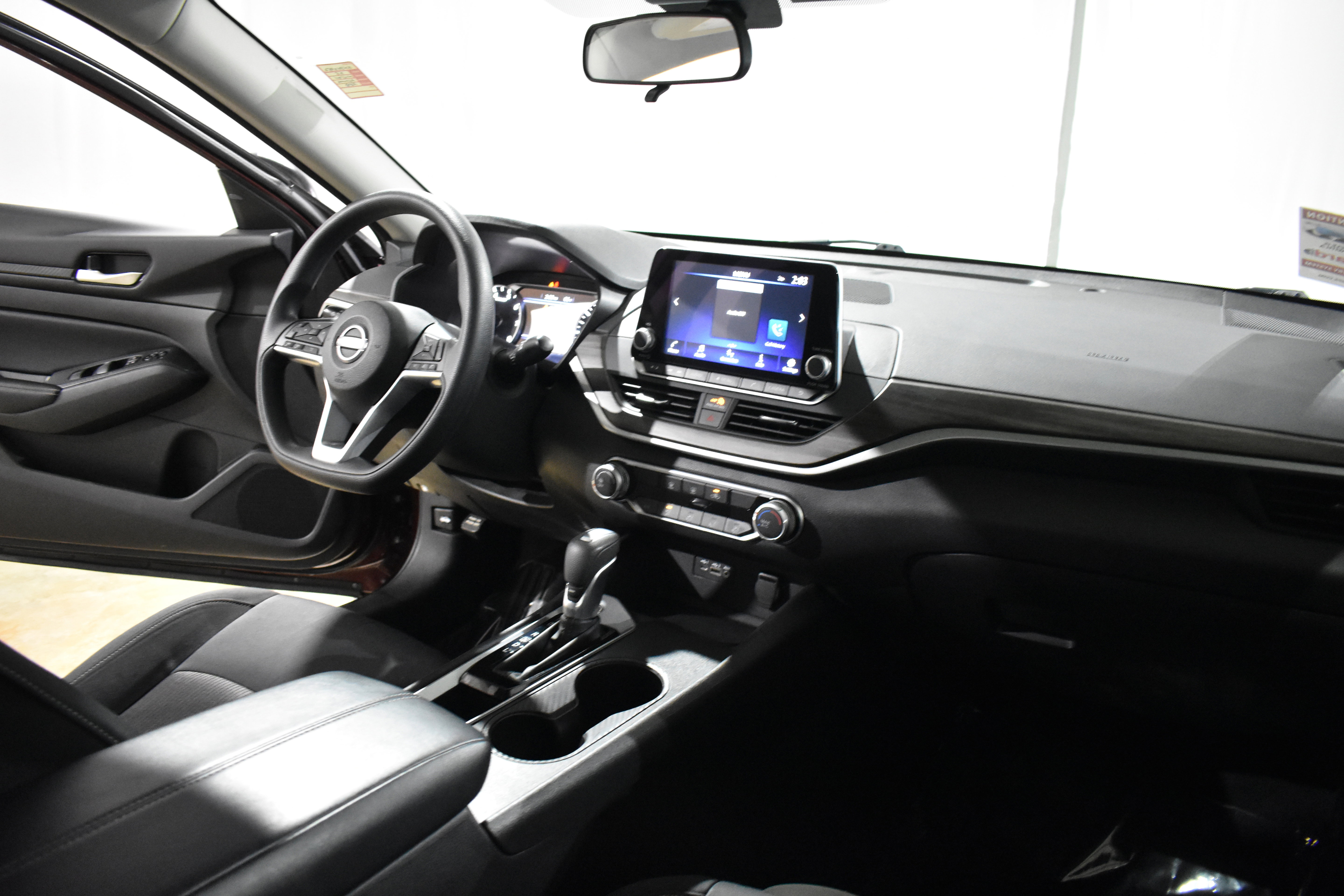 Used 2025 Nissan Altima 2.5 SV image 30