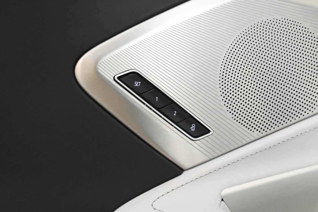 Used 2021 Chevrolet Corvette Stingray Premium Conv w/ Z51 Performance Package RWD image 33