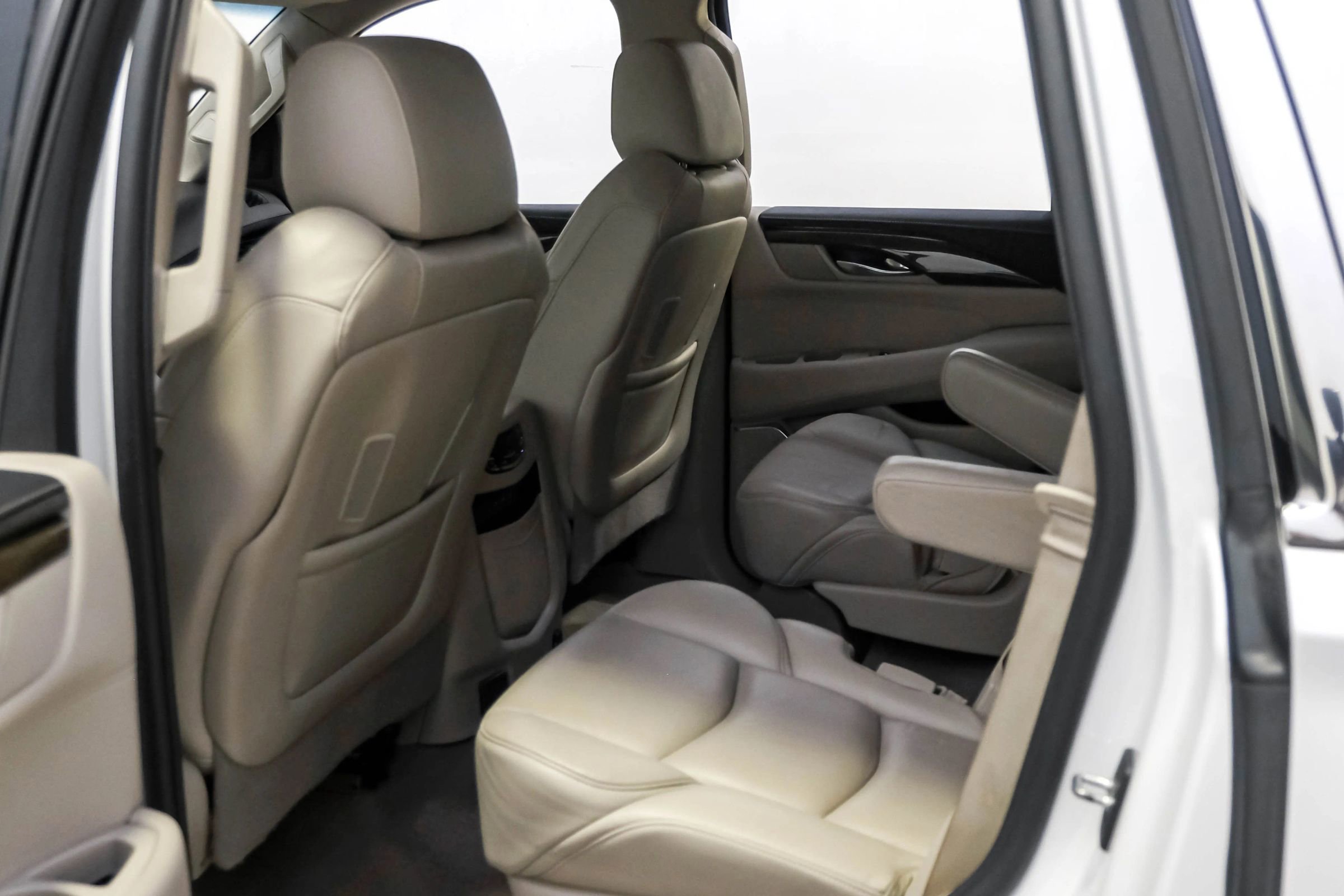 Used 2020 Cadillac Escalade Luxury RWD image 29