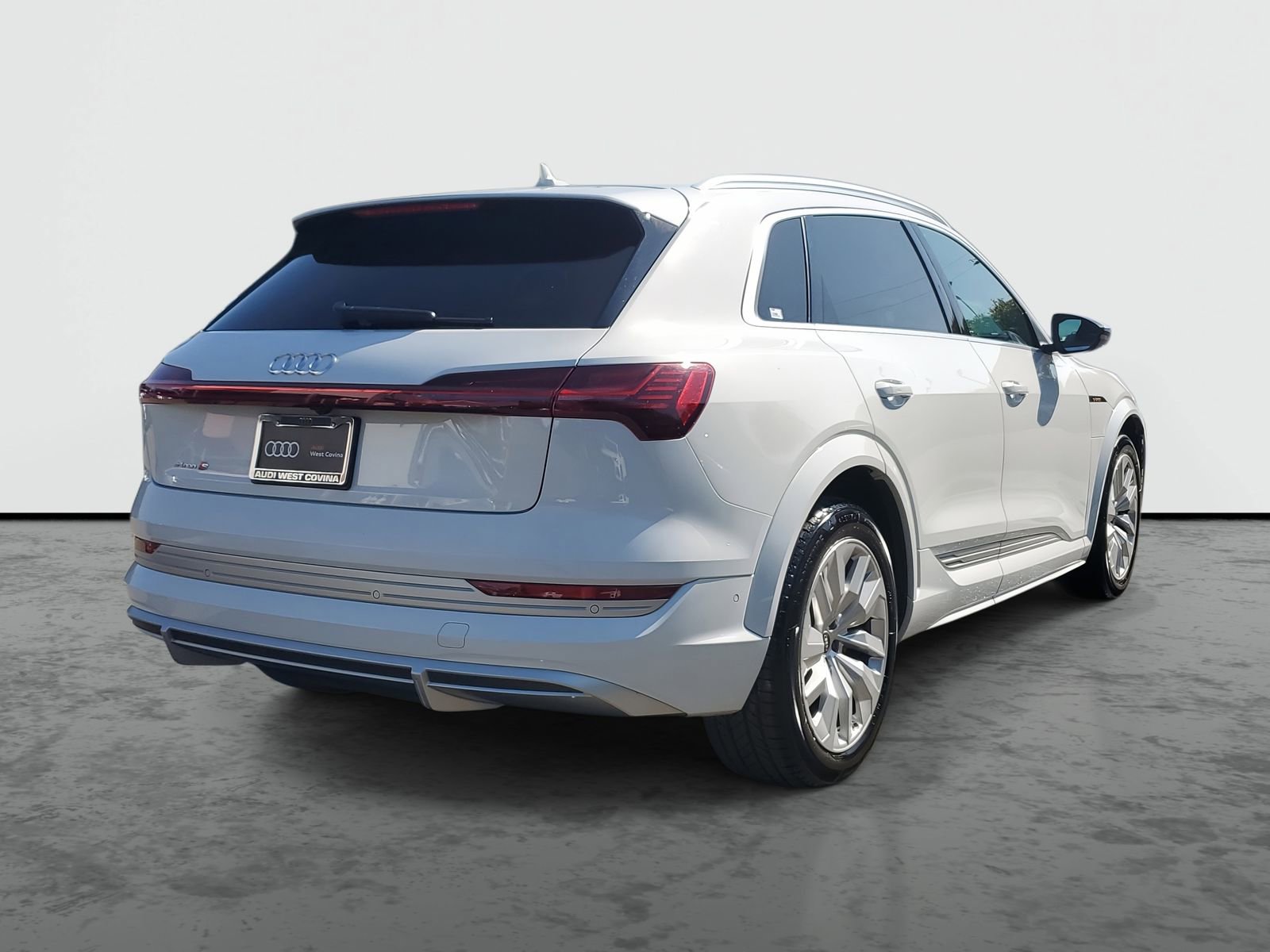 Used 2023 Audi e-tron S Premium Plus image 4