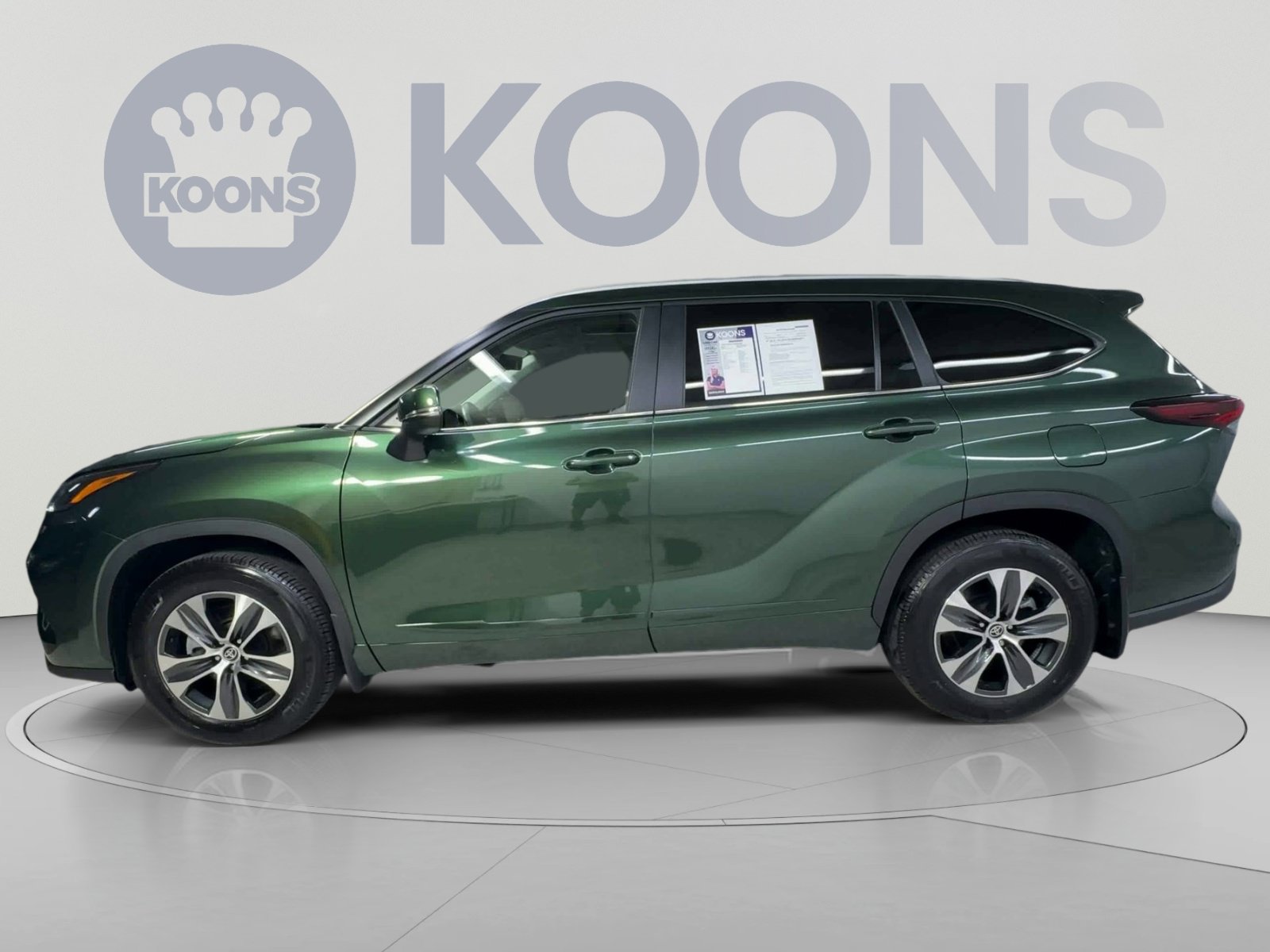 Used 2025 Toyota Highlander XLE AWD/4WD image 7