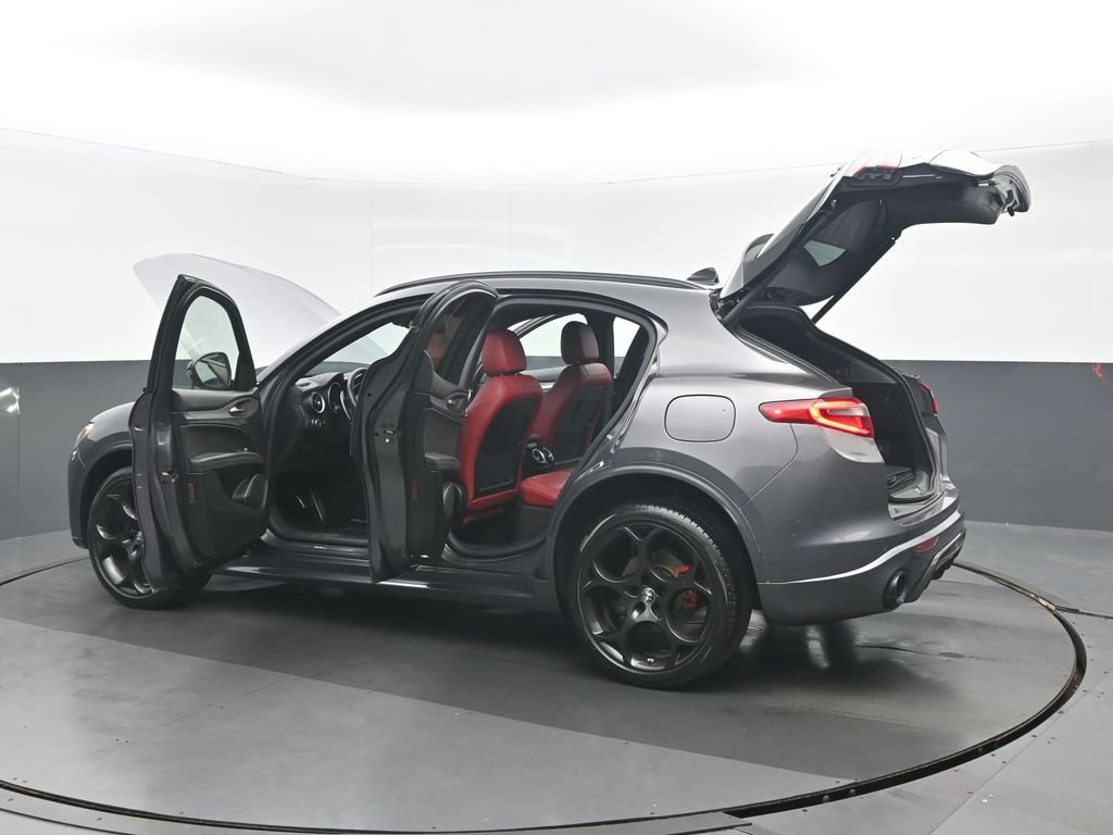 Used 2022 Alfa Romeo Stelvio Veloce AWD/4WD image 42