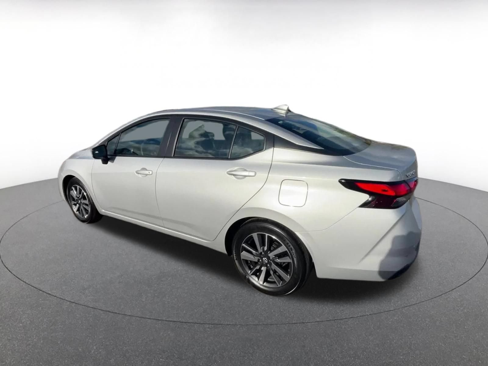 Used 2025 Nissan Versa SV FWD image 9