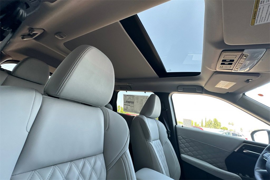 New 2025 Mitsubishi Outlander SEL image 18