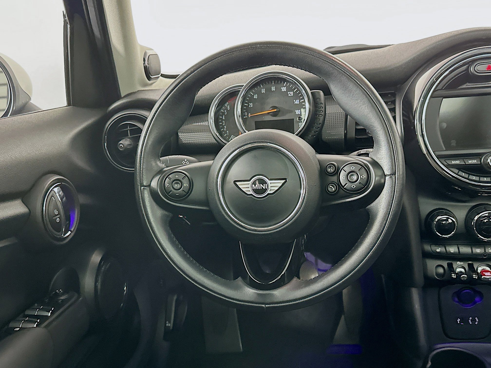 Used 2015 MINI Cooper 4-Door Hardtop FWD image 17