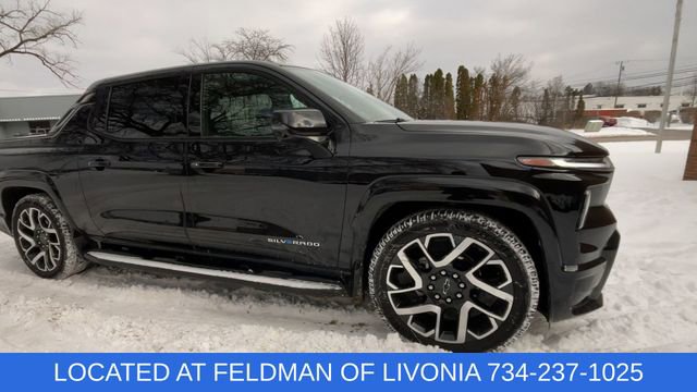 Used 2024 Chevrolet Silverado EV RST image 9