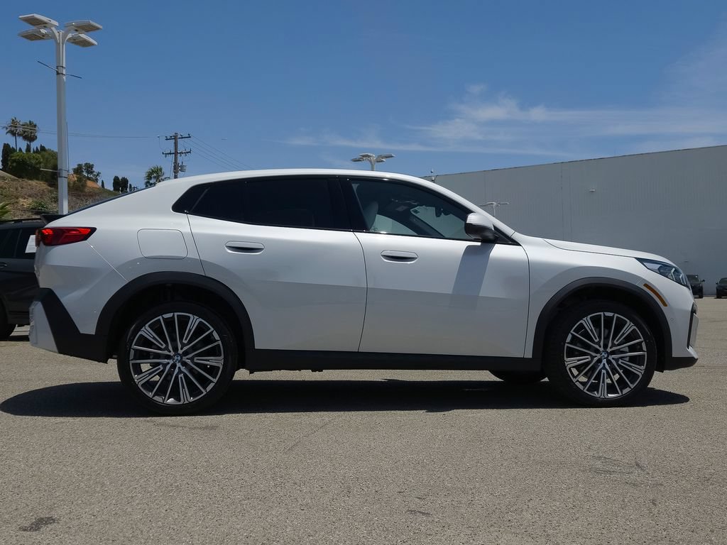 New 2026 BMW X2 xDrive28i w/ Technology Package AWD/4WD image 3