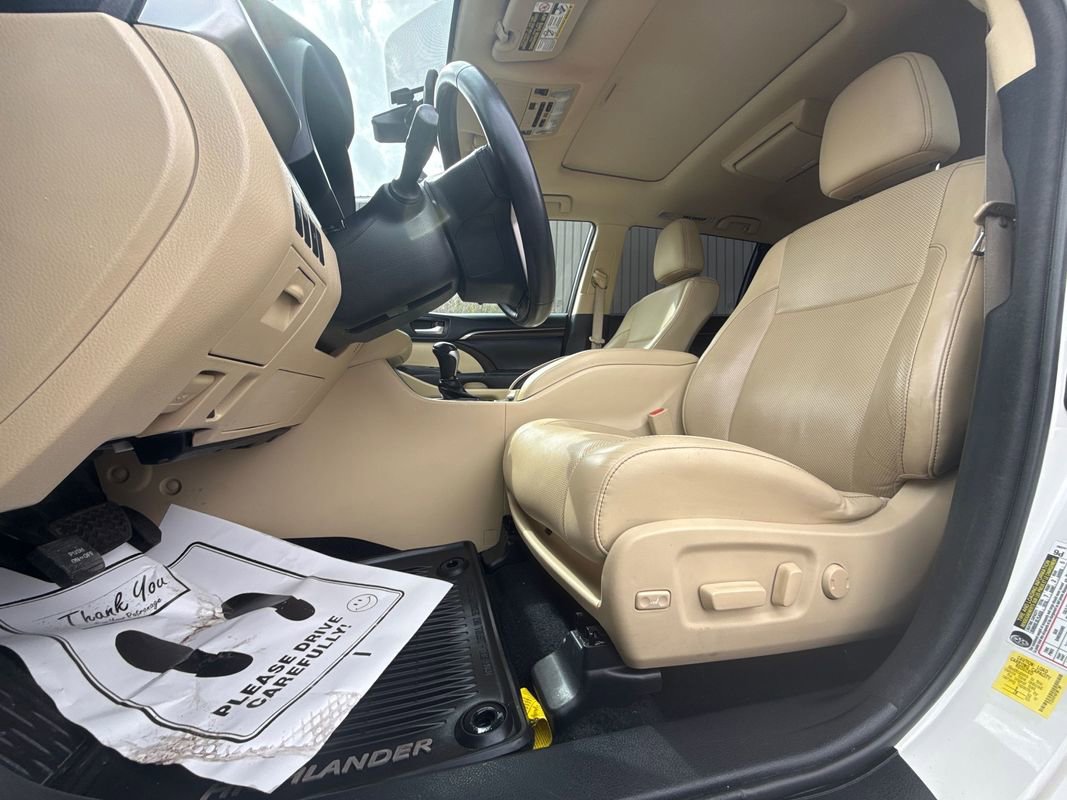Used 2015 Toyota Highlander Limited w/ Driver Technology Package image 9