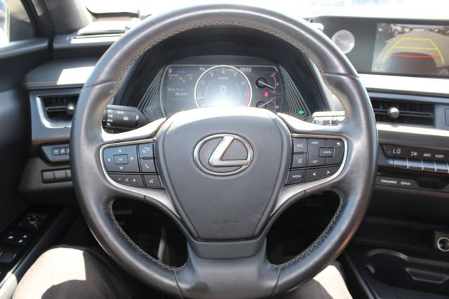 Used 2019 Lexus UX 200 FWD image 16