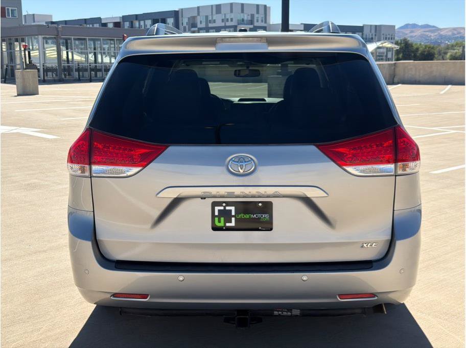 Used 2014 Toyota Sienna XLE FWD image 10