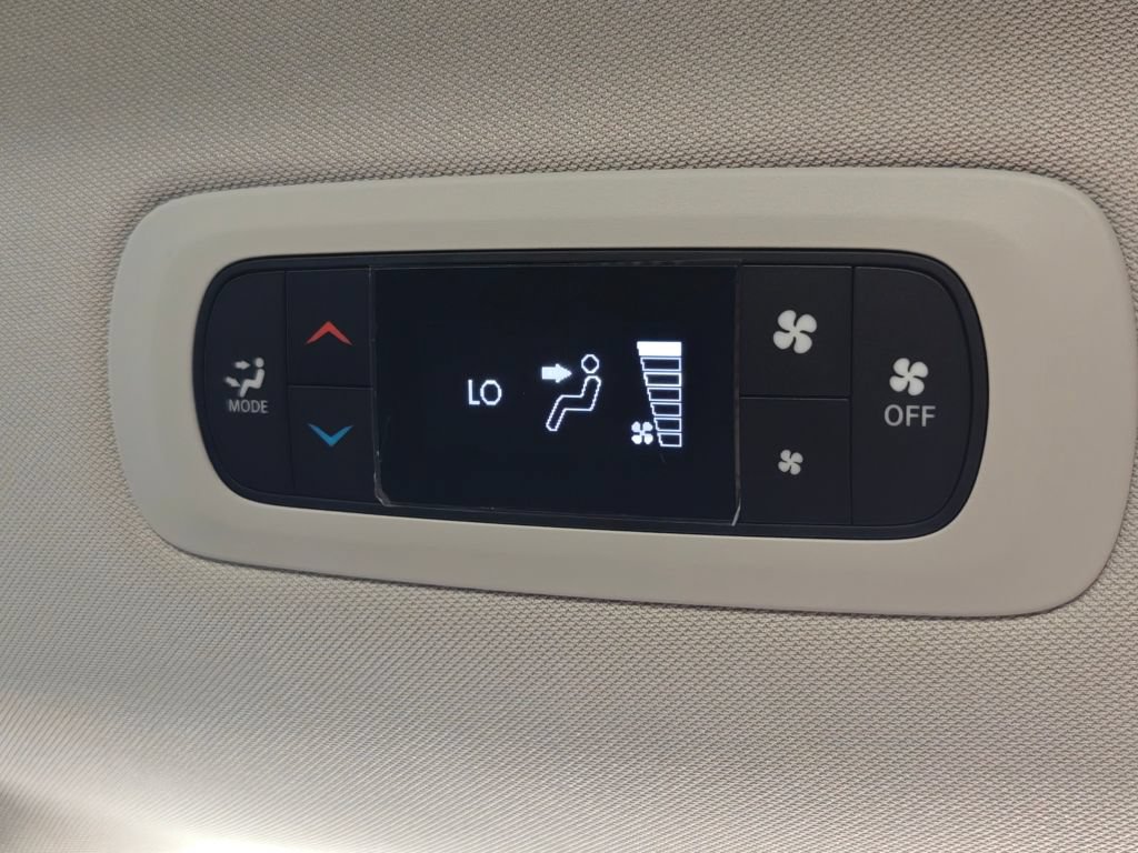 Used 2020 Chrysler Voyager L FWD image 24